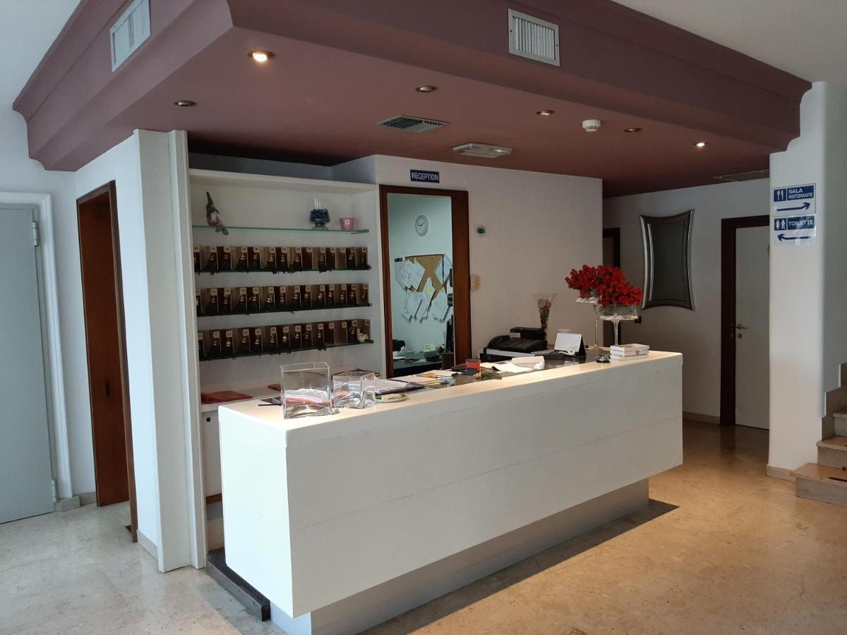 Hotel Florida بيوفي دي ساكّو المظهر الخارجي الصورة