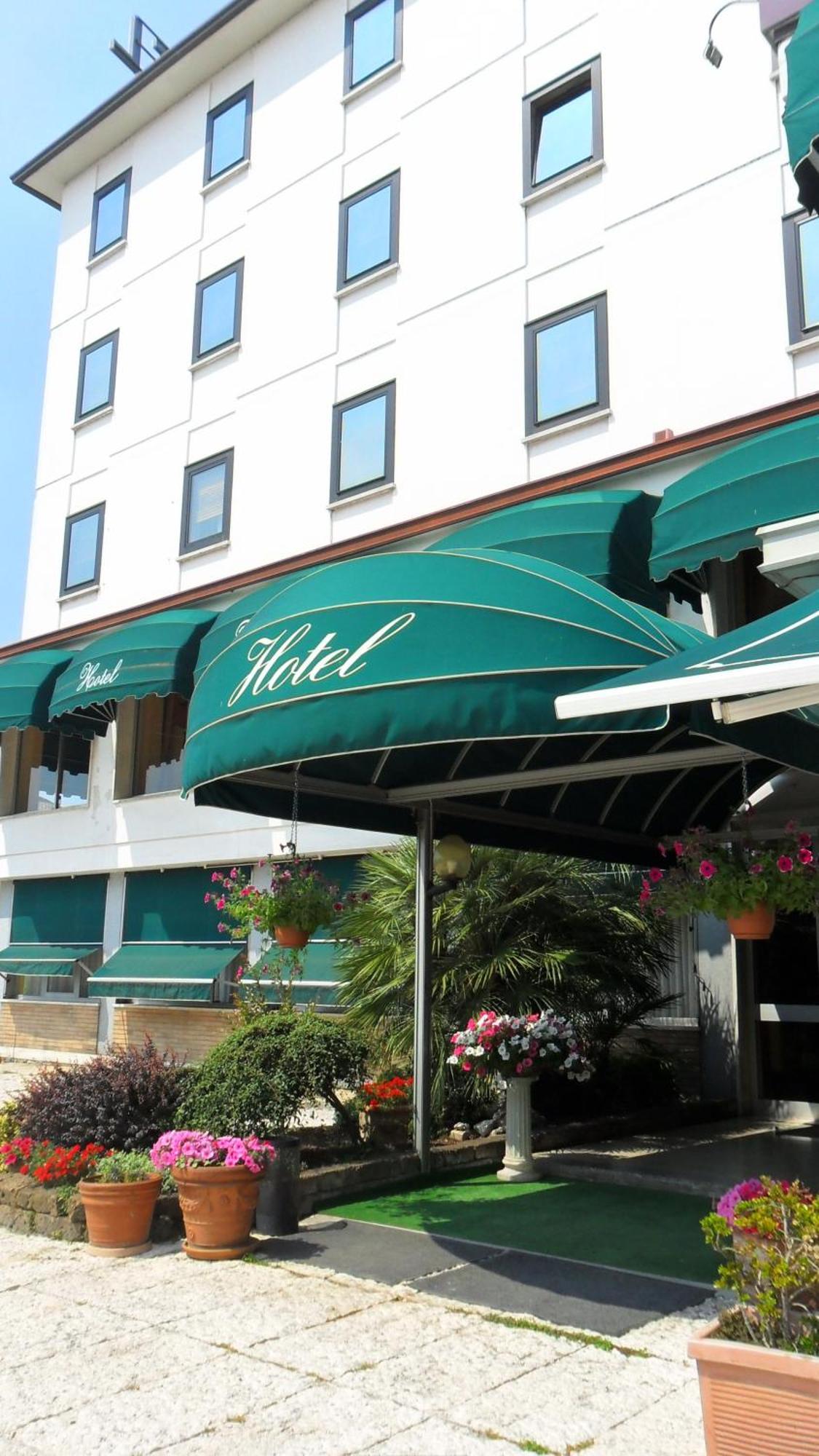 Hotel Florida بيوفي دي ساكّو المظهر الخارجي الصورة