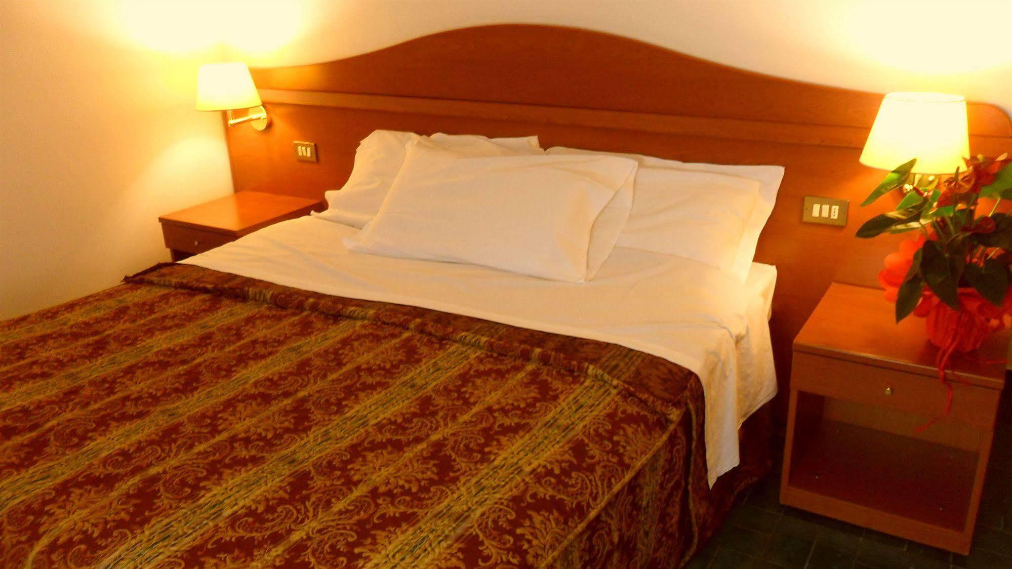 Hotel Florida بيوفي دي ساكّو المظهر الخارجي الصورة