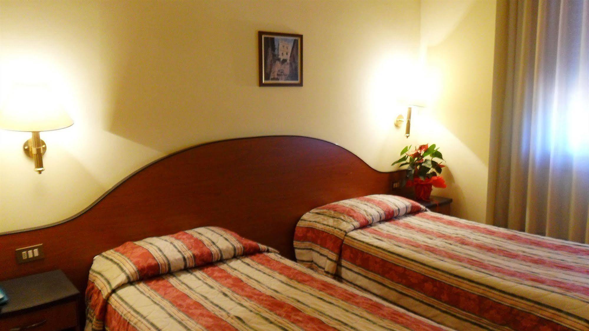 Hotel Florida بيوفي دي ساكّو المظهر الخارجي الصورة